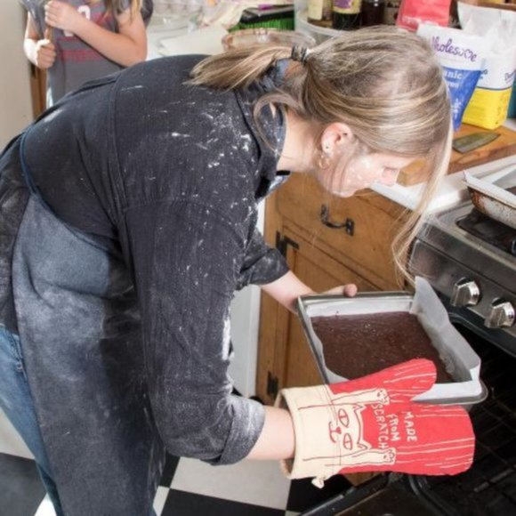 Blue Q "Made from Scratch" Oven Mitt - Picture 2 of 3